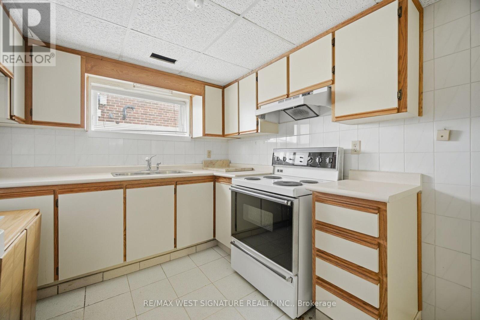 90 NORTH RIDGE ROAD - 24
