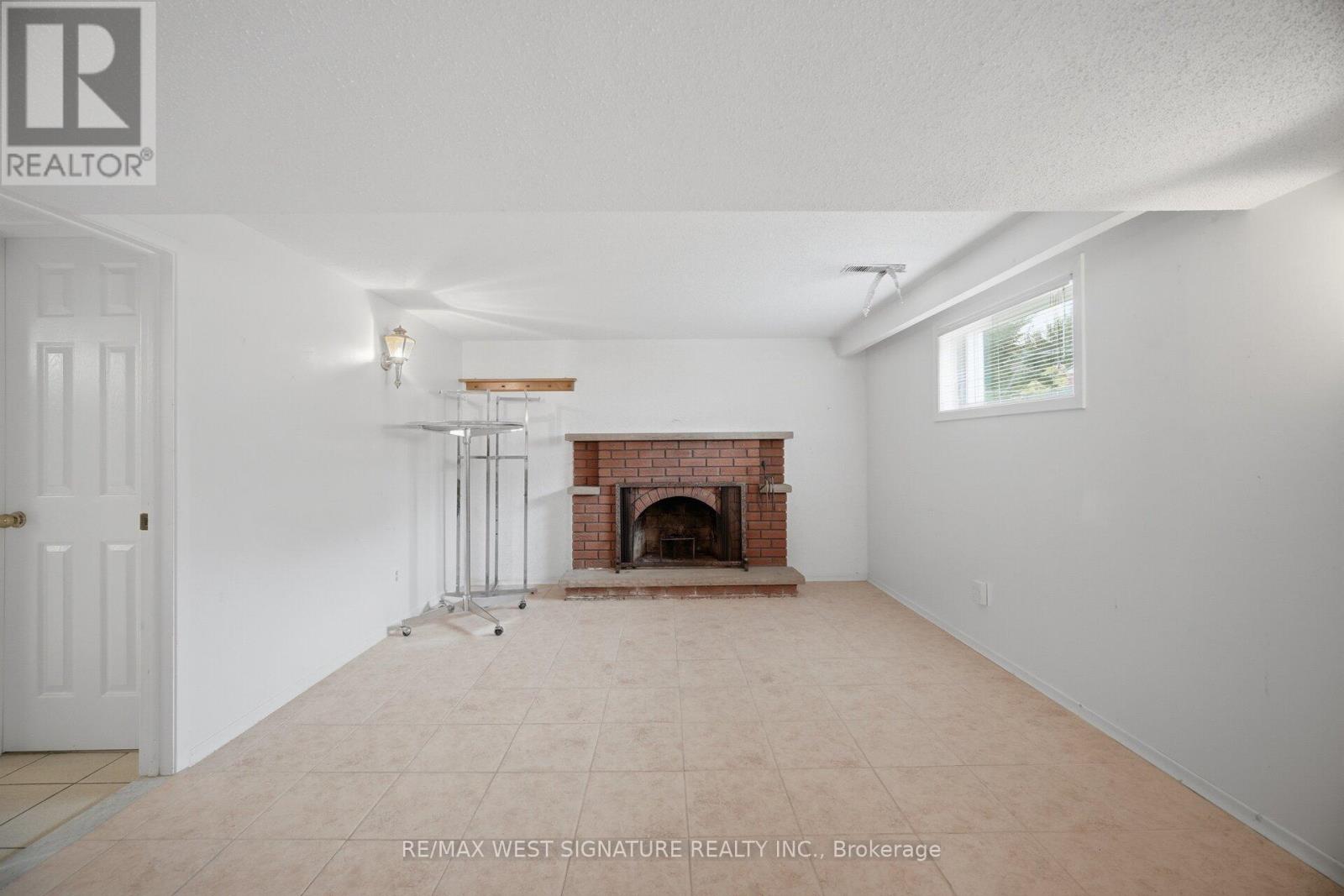 90 NORTH RIDGE ROAD - 23