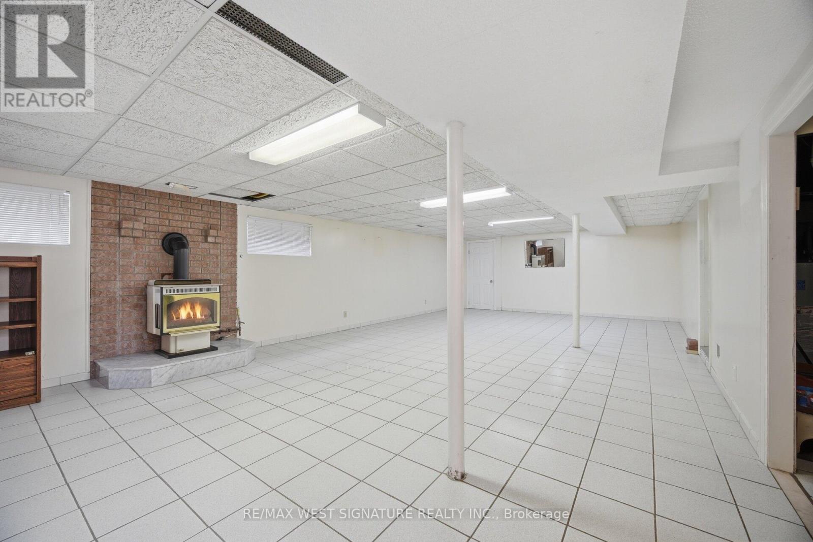 90 NORTH RIDGE ROAD - 18