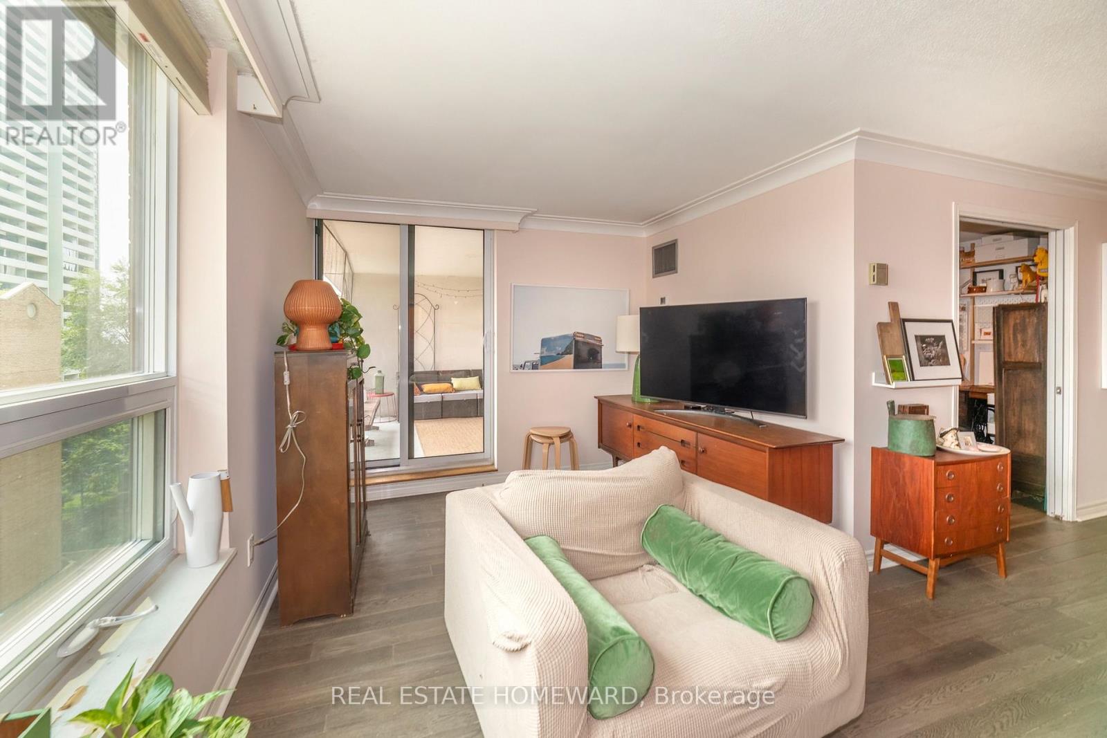 #615 77 MAITLAND PLACE - Image 13