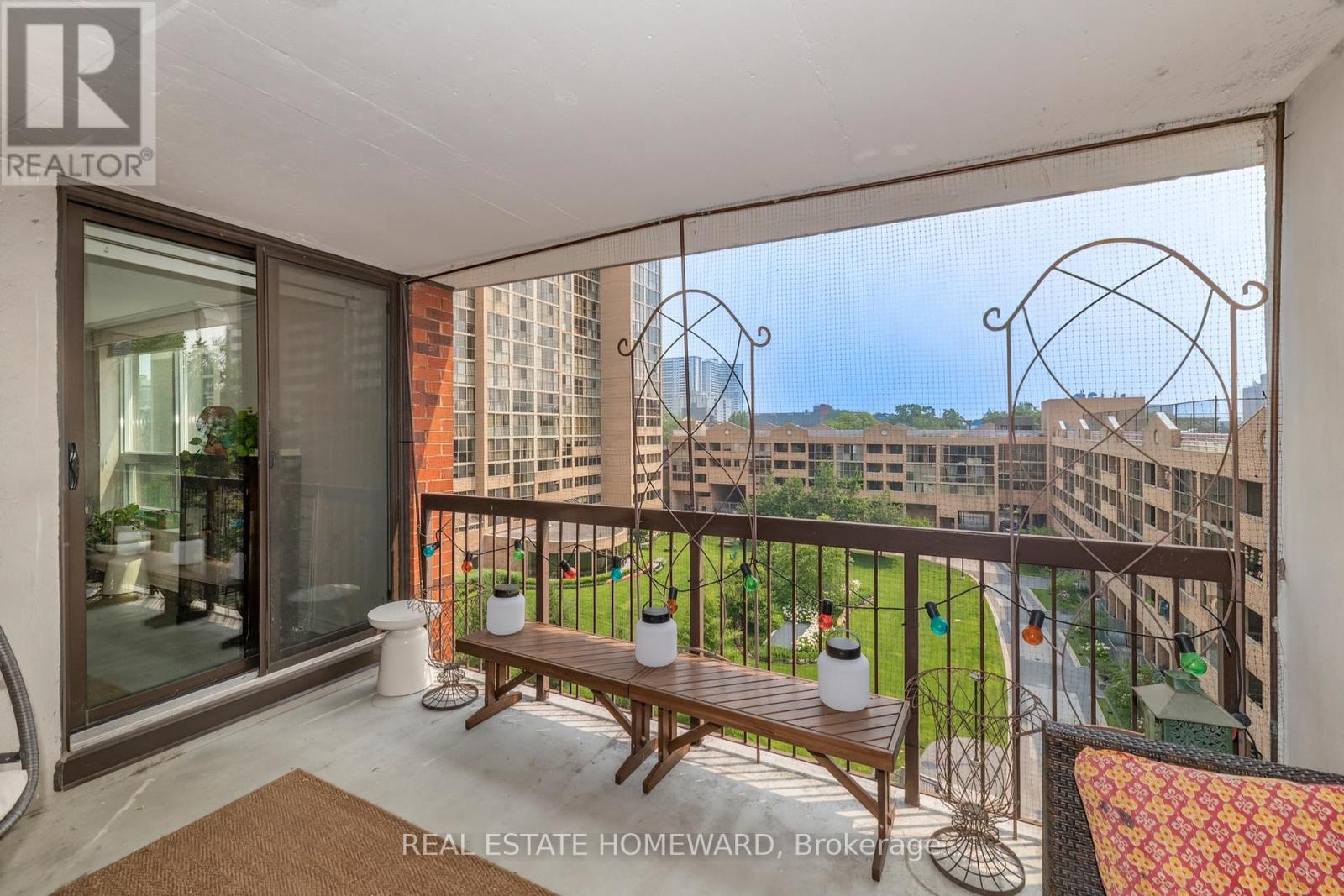 #615 77 MAITLAND PLACE - Image 19