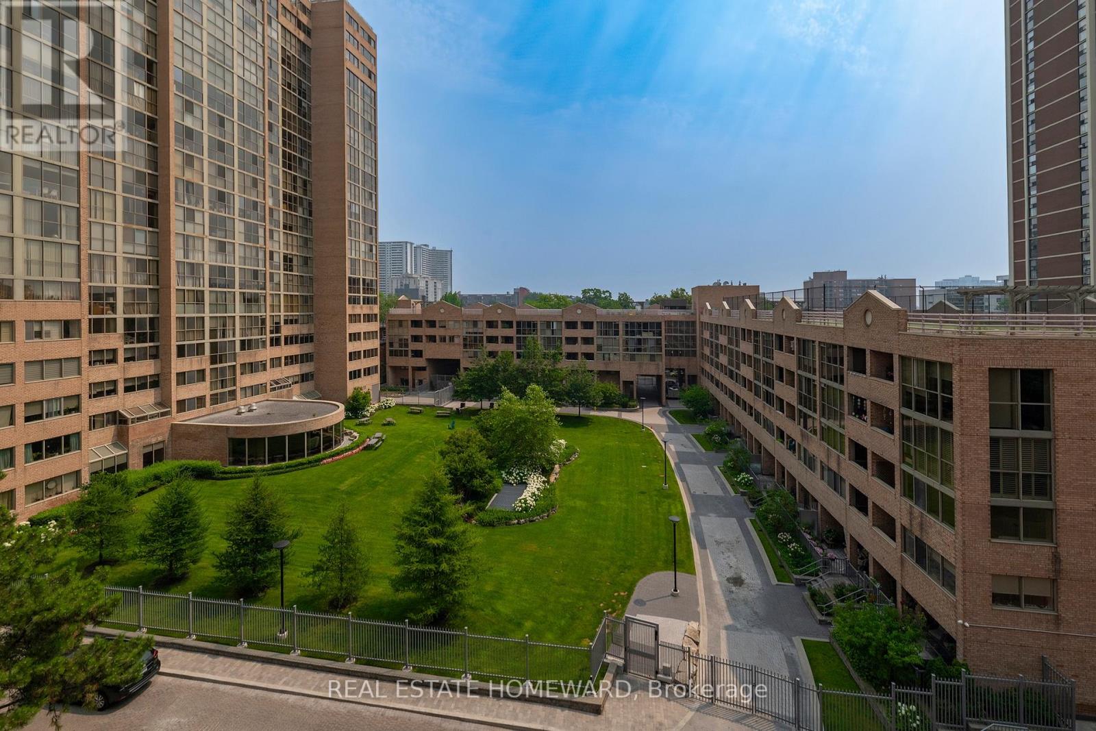 #615 77 MAITLAND PLACE - Image 20