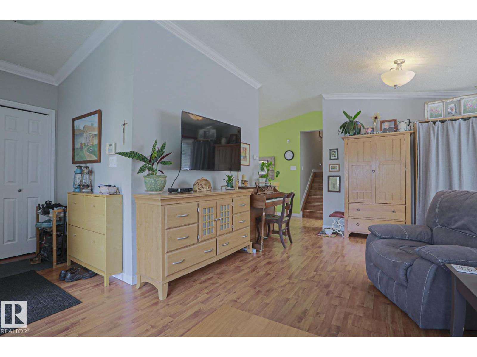 1439 80 ST NW - 10