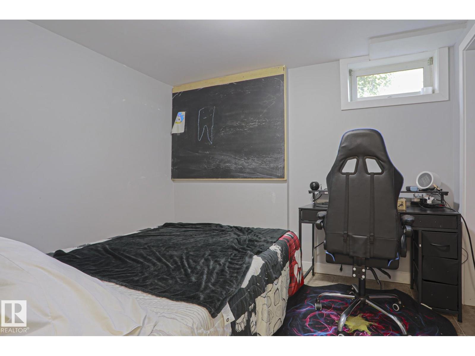 1439 80 ST NW - 39