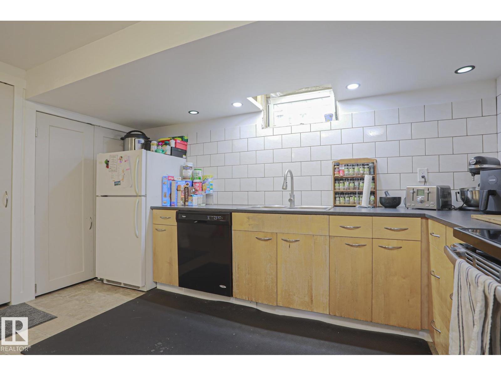 1439 80 ST NW - 41