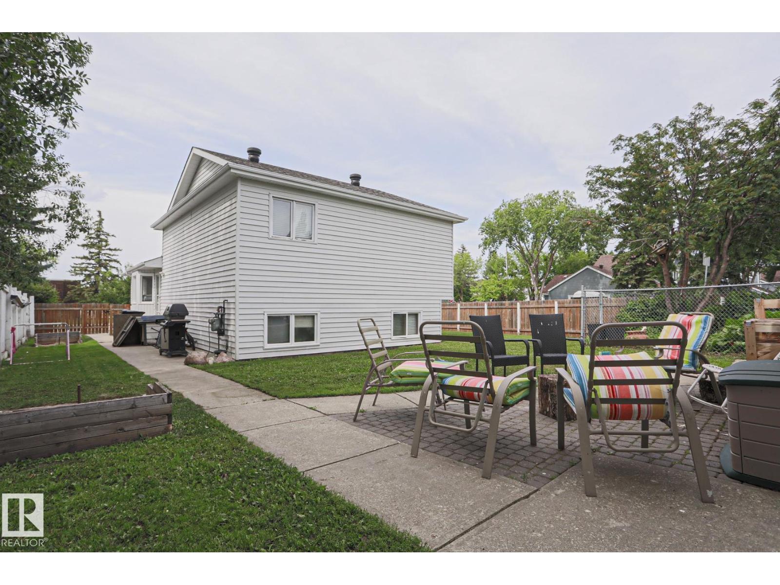 1439 80 ST NW - 5