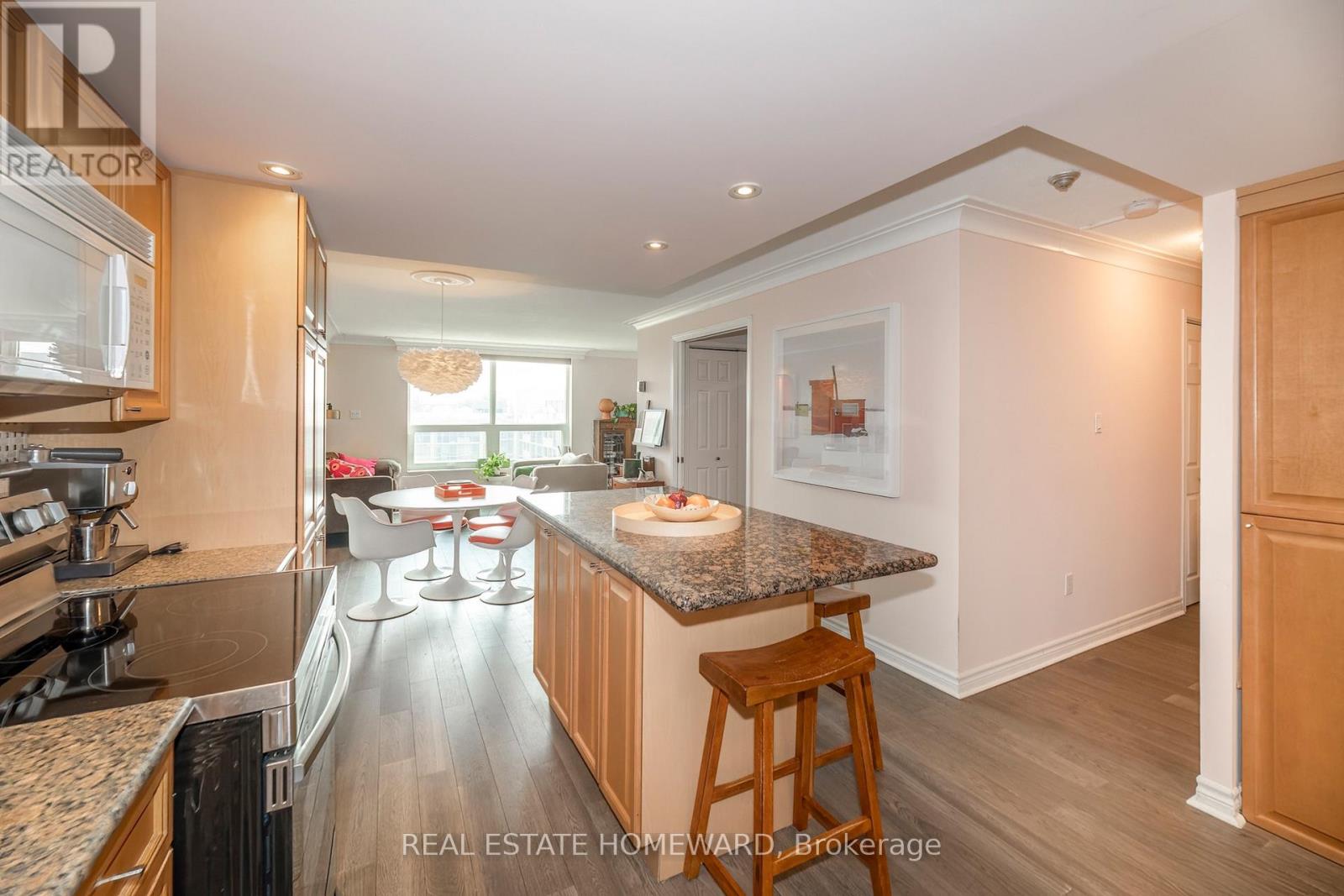 #615 77 MAITLAND PLACE - Image 7