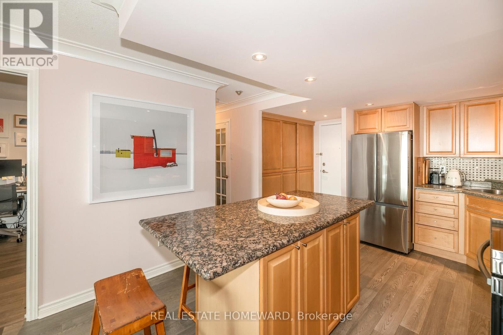 #615 77 MAITLAND PLACE - Image 6