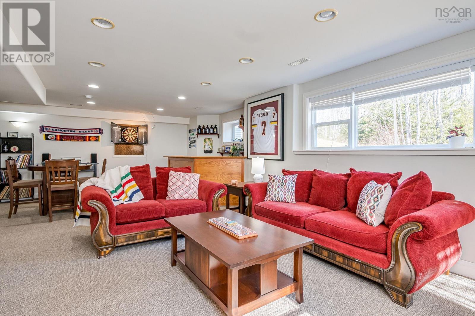 72 Elmwood Drive - Image 40
