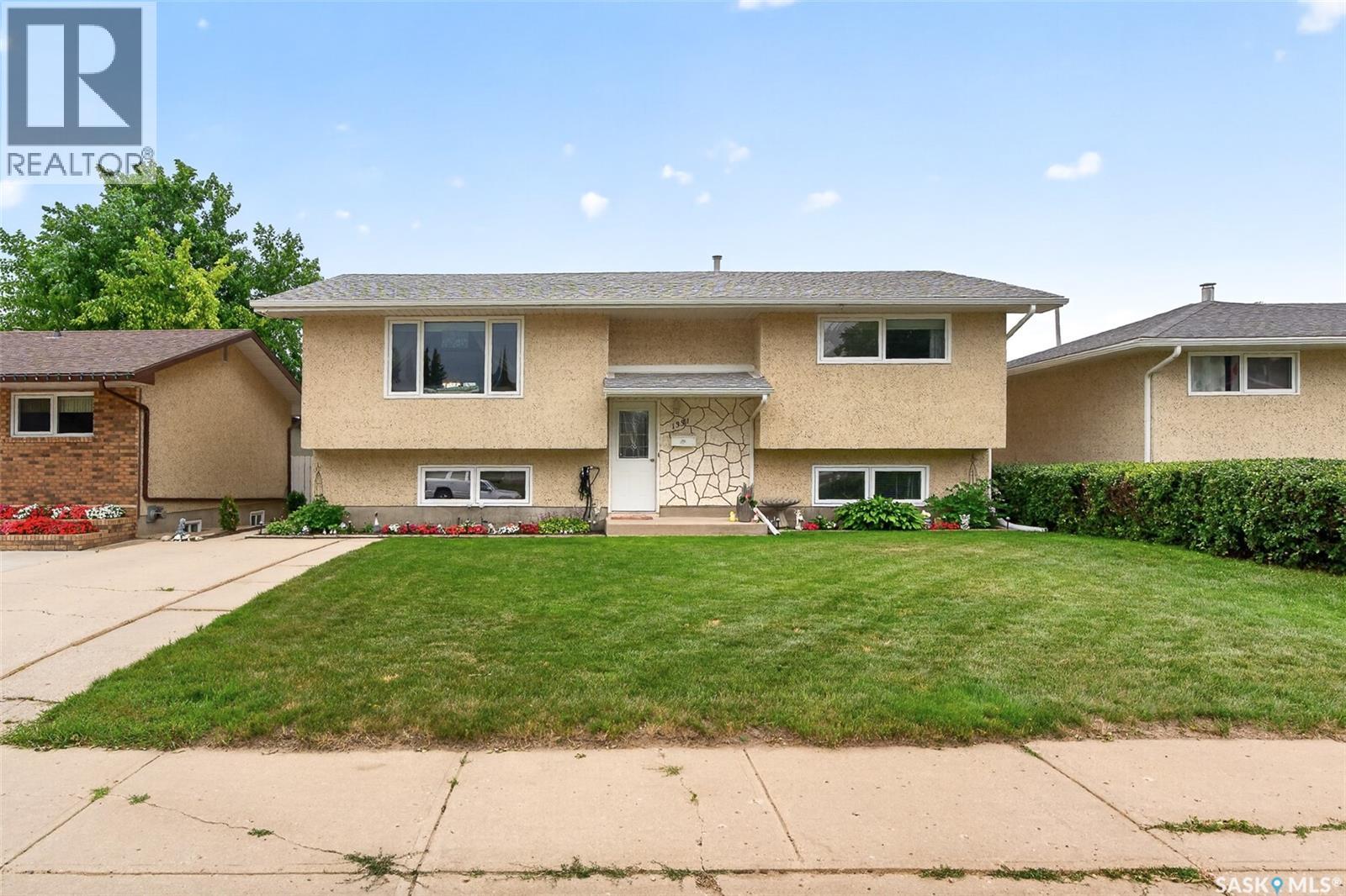 1331 Athabasca STREET W - 1