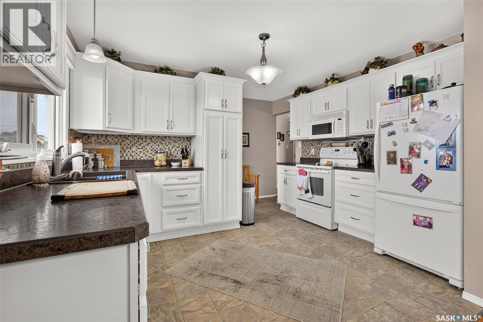 1331 Athabasca STREET W - 14