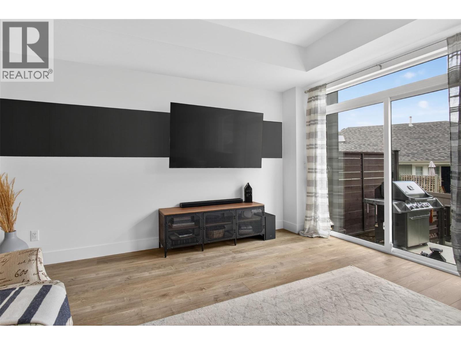 #28 720 Valley Road - 15