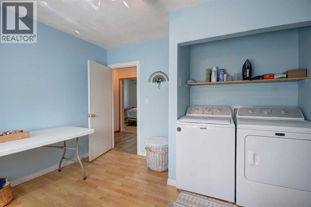 419 2 Street N - 19