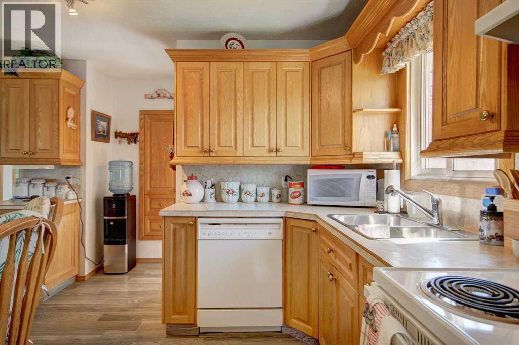 419 2 Street N - 12