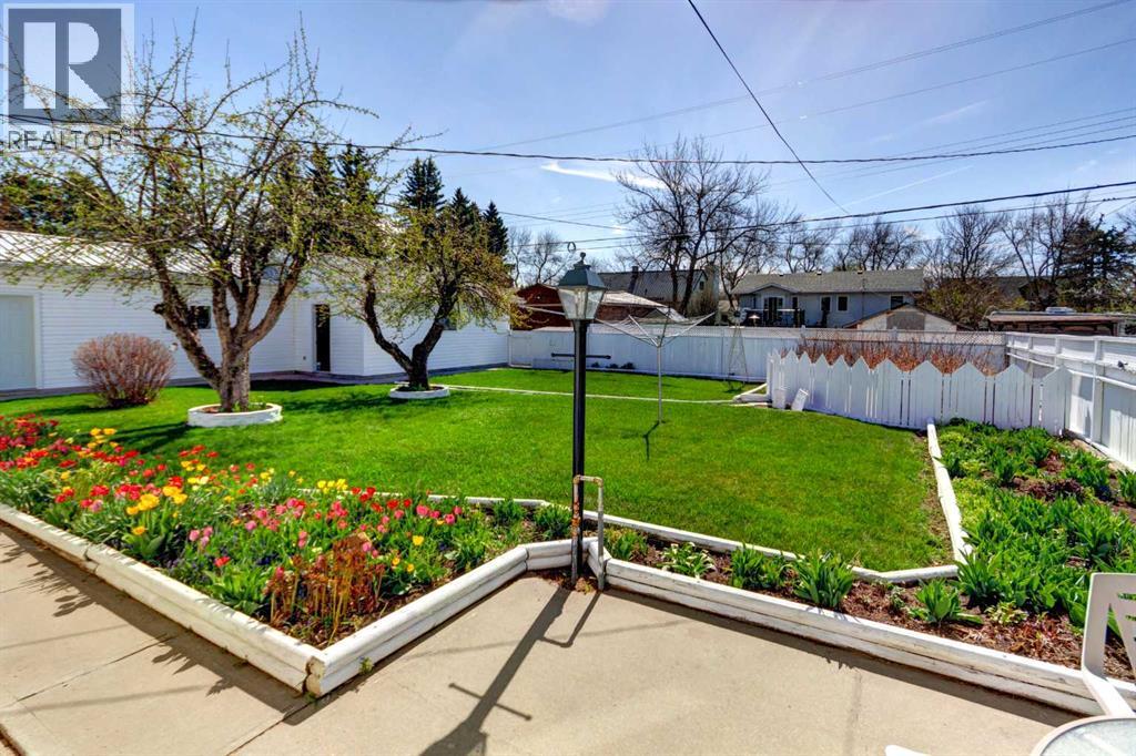 419 2 Street N - 26