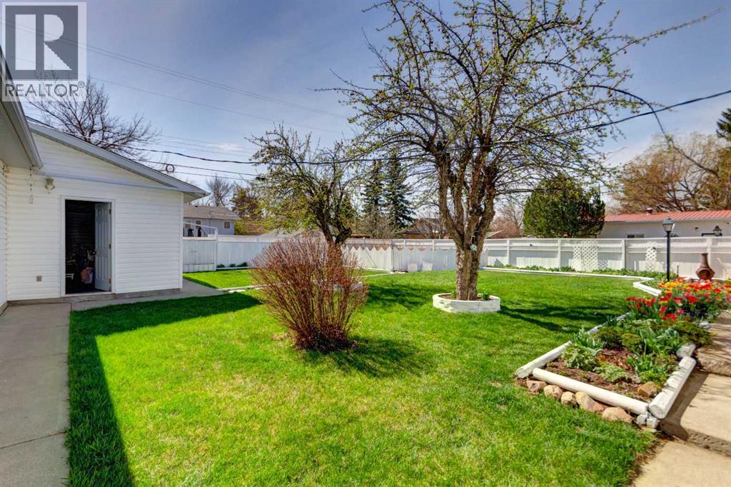 419 2 Street N - 27