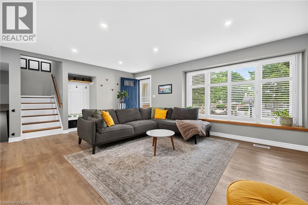 987 NESBITT Crescent - 2