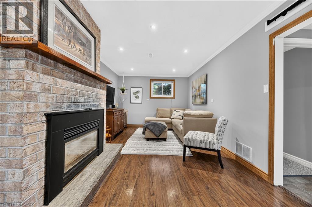 987 NESBITT Crescent - 12