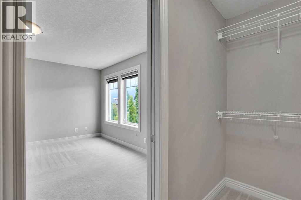 19 Royal Oak Plaza NW - 35