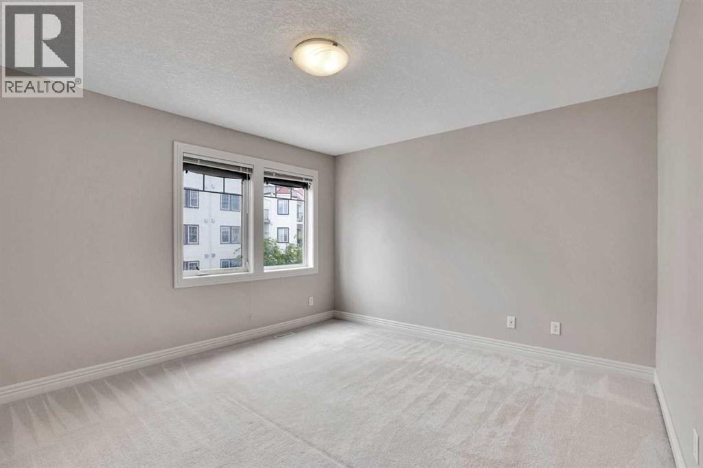 19 Royal Oak Plaza NW - 39