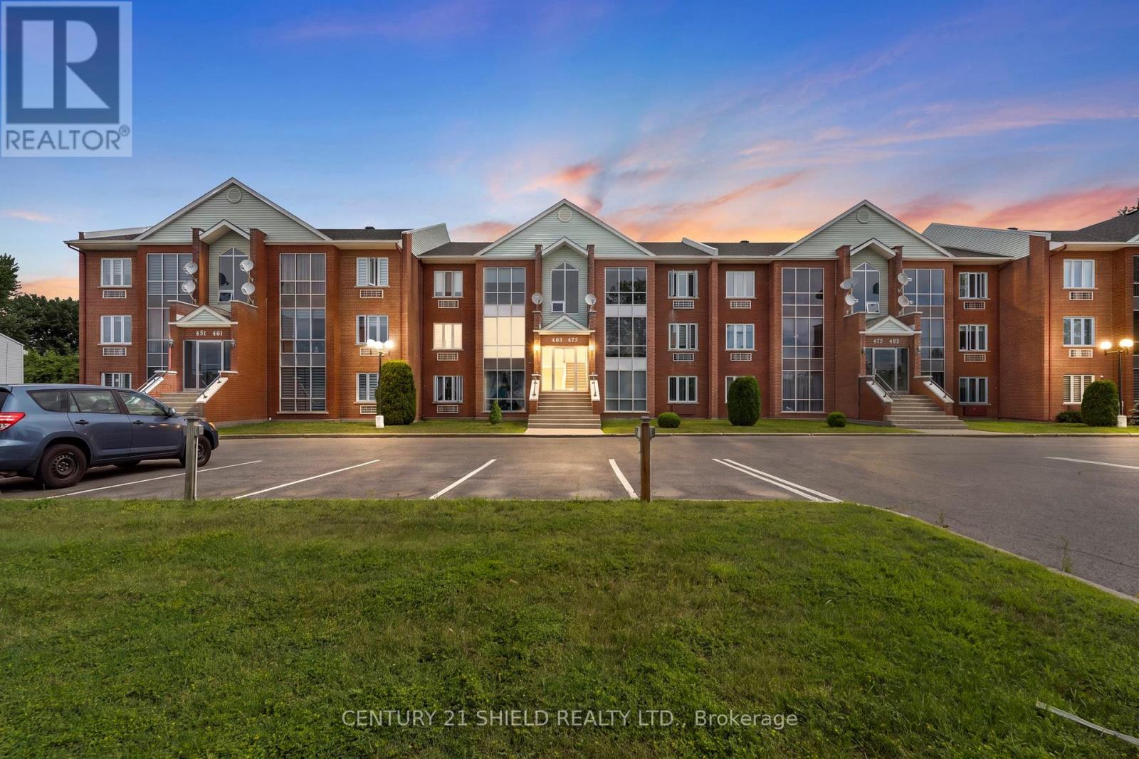 #3 465 SPENCE AVENUE - 1
