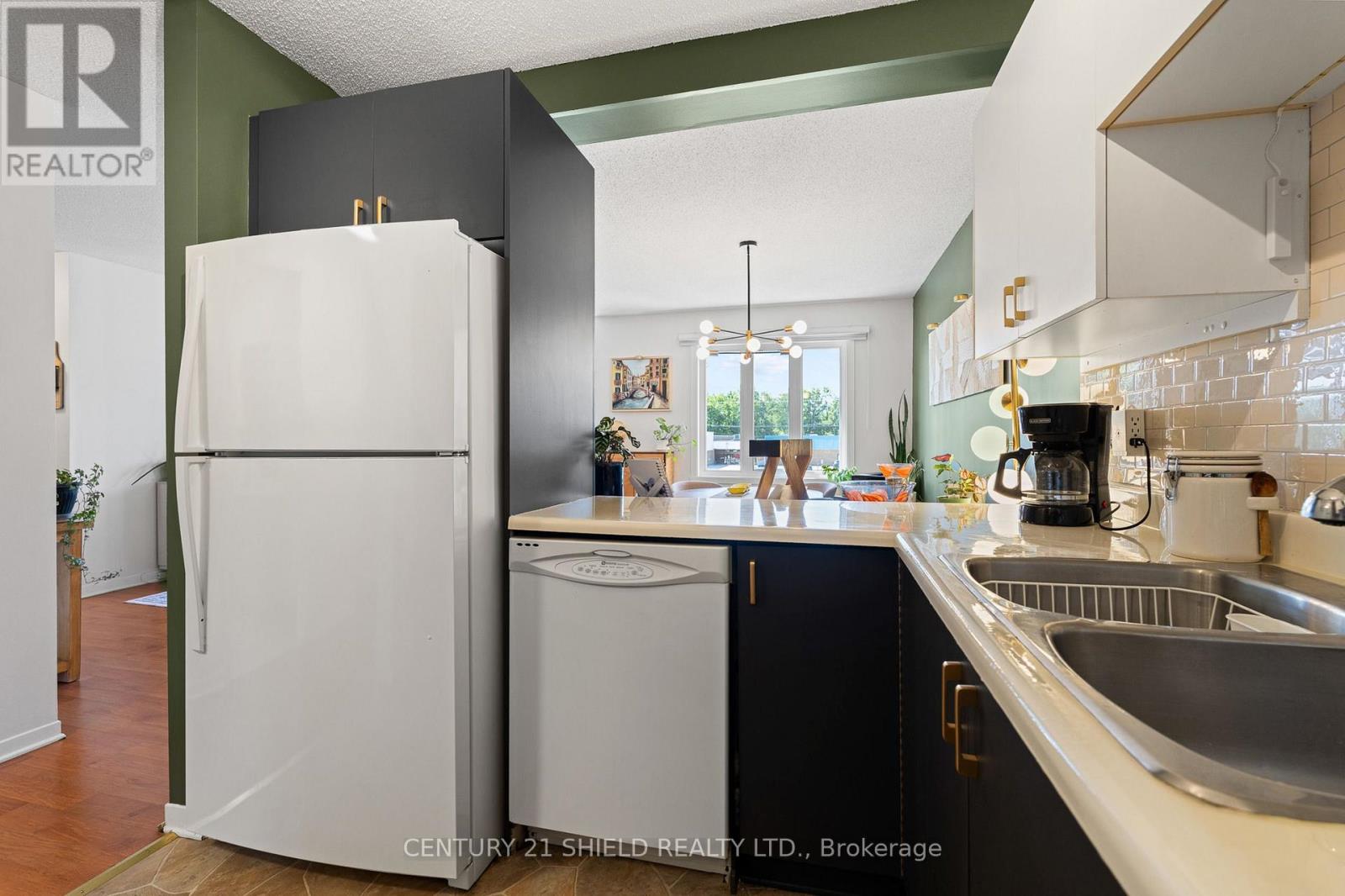 #3 465 SPENCE AVENUE - 21