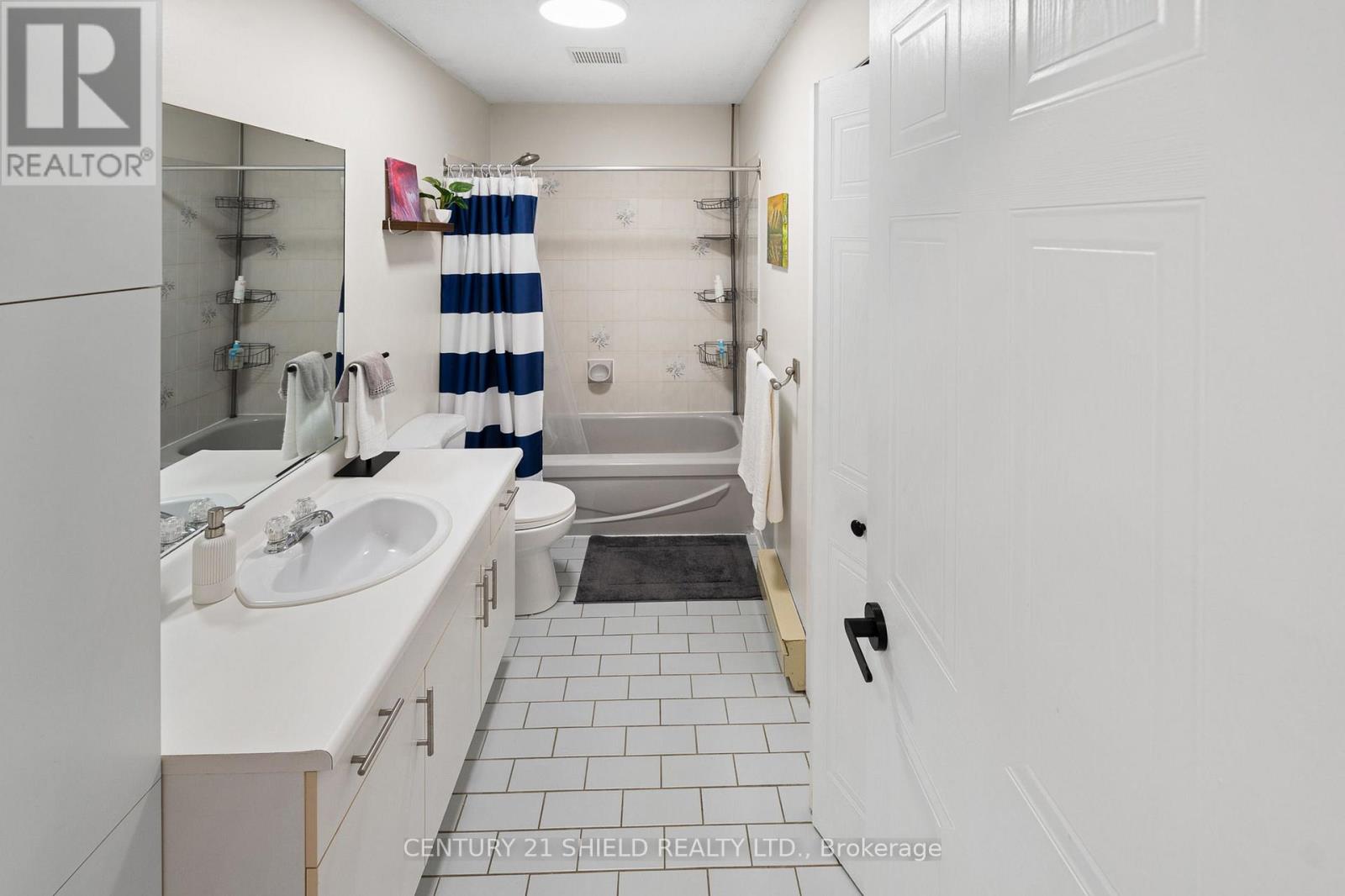 #3 465 SPENCE AVENUE - 27