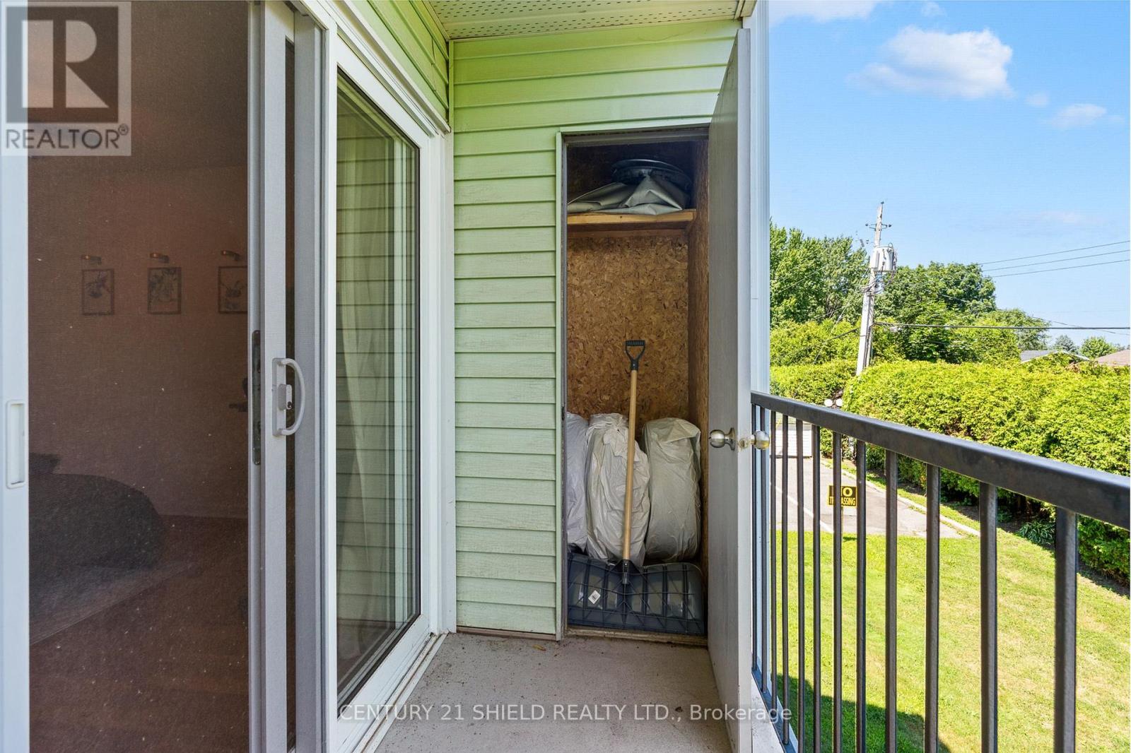 #3 465 SPENCE AVENUE - 32