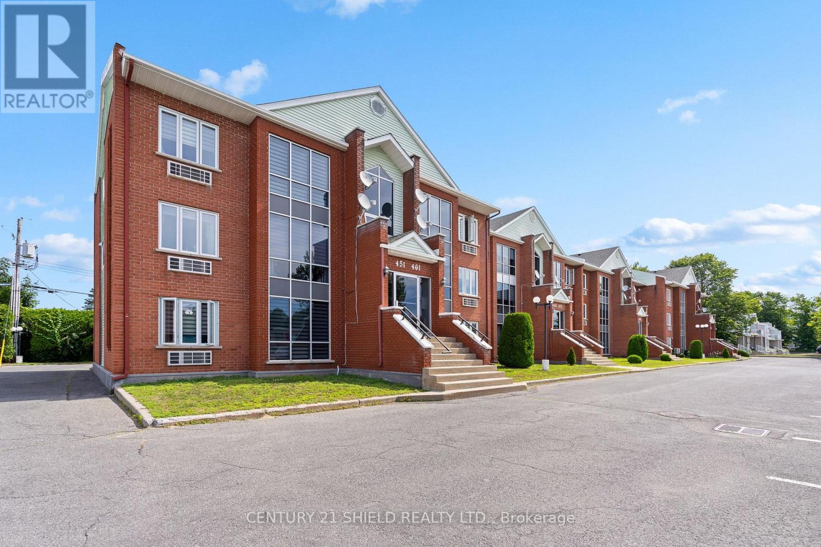 #3 465 SPENCE AVENUE - 4