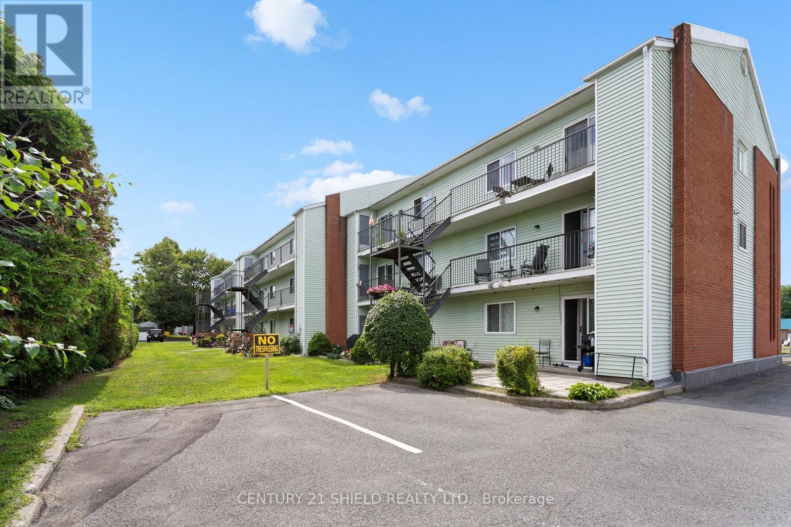 #3 465 SPENCE AVENUE - 5