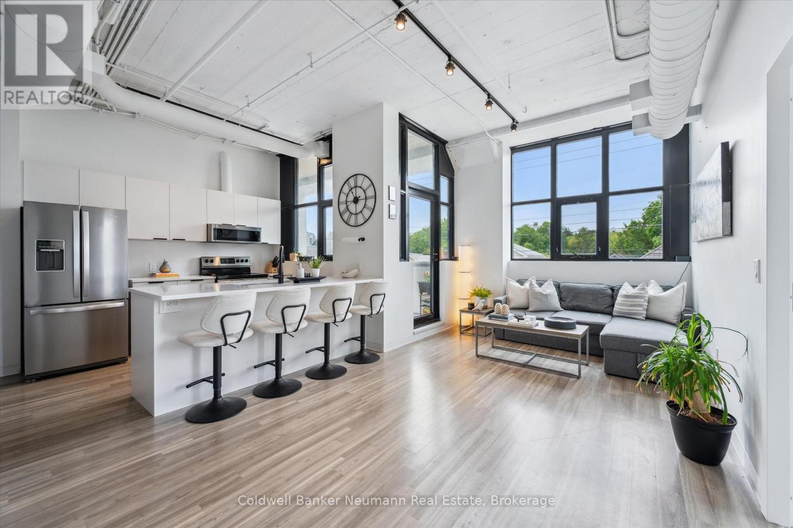 #218 120 HURON STREET - 1