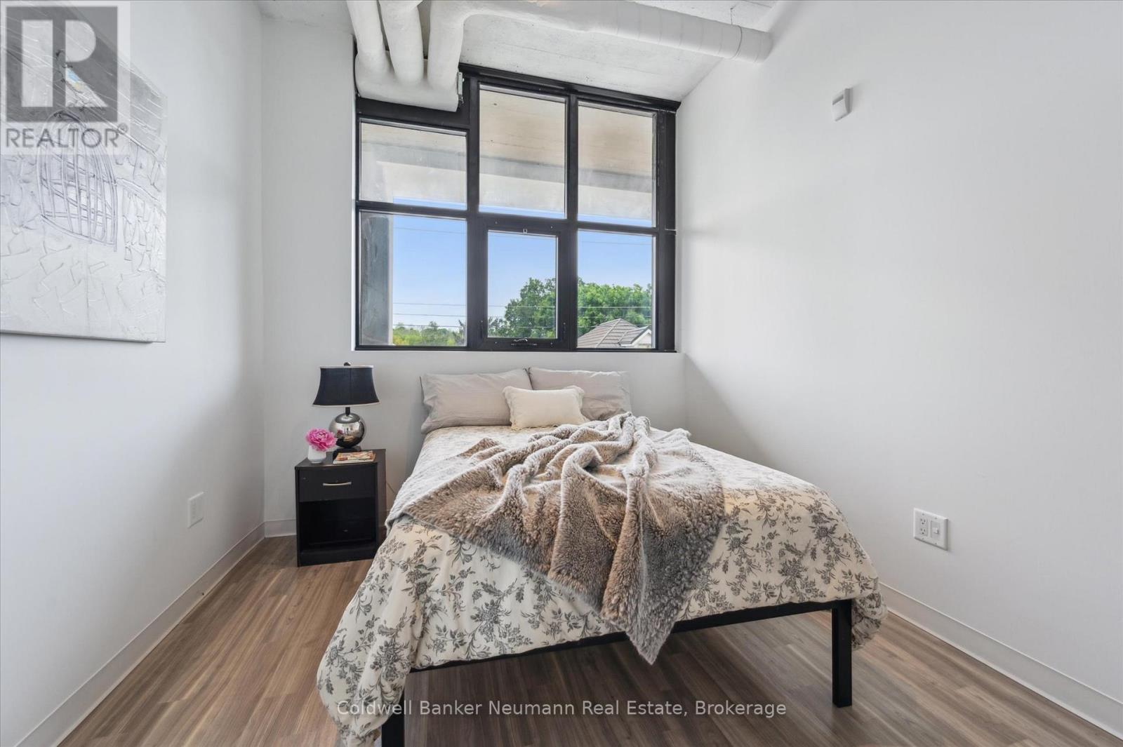 #218 120 HURON STREET - 10