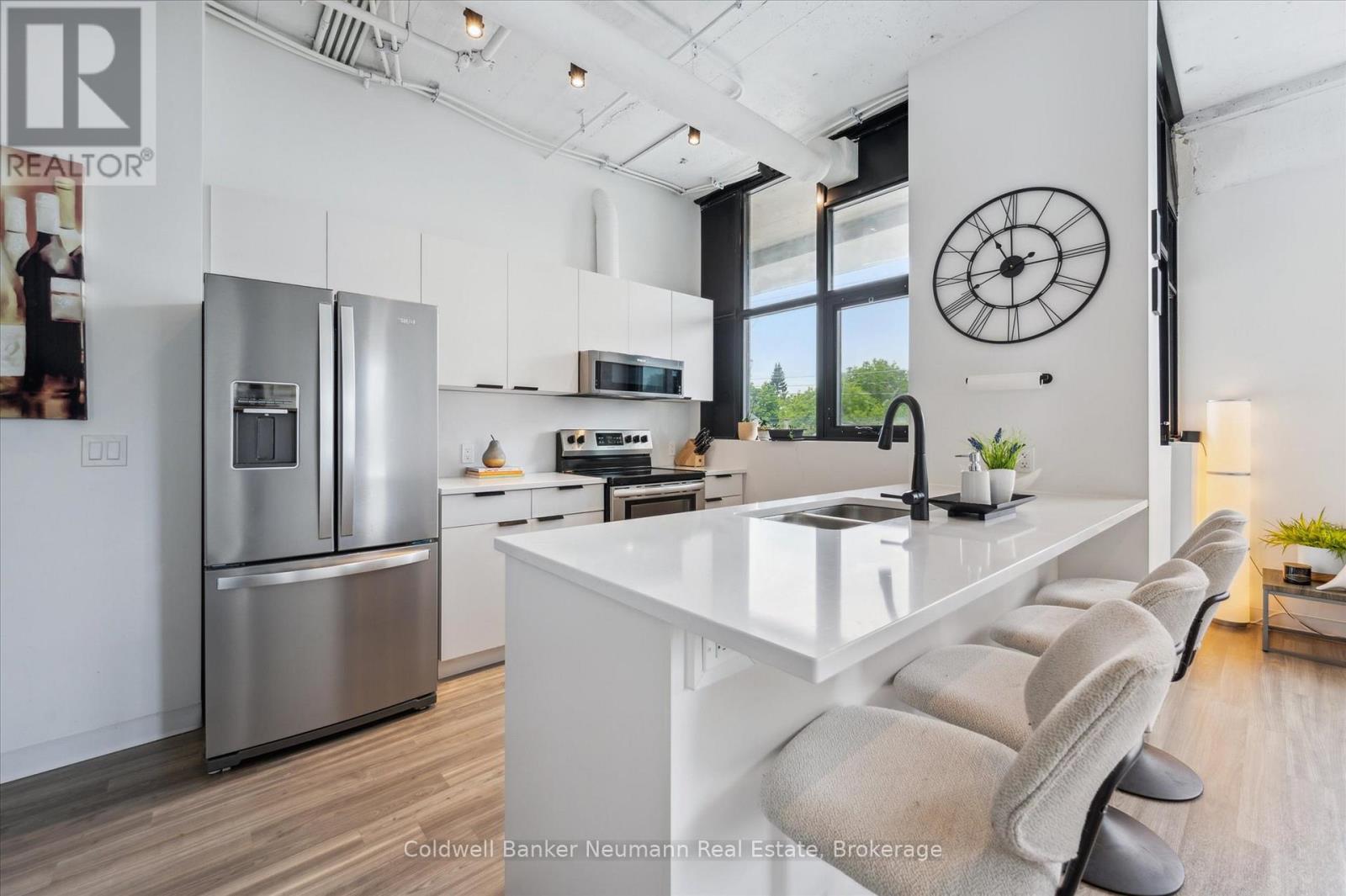 #218 120 HURON STREET - 13