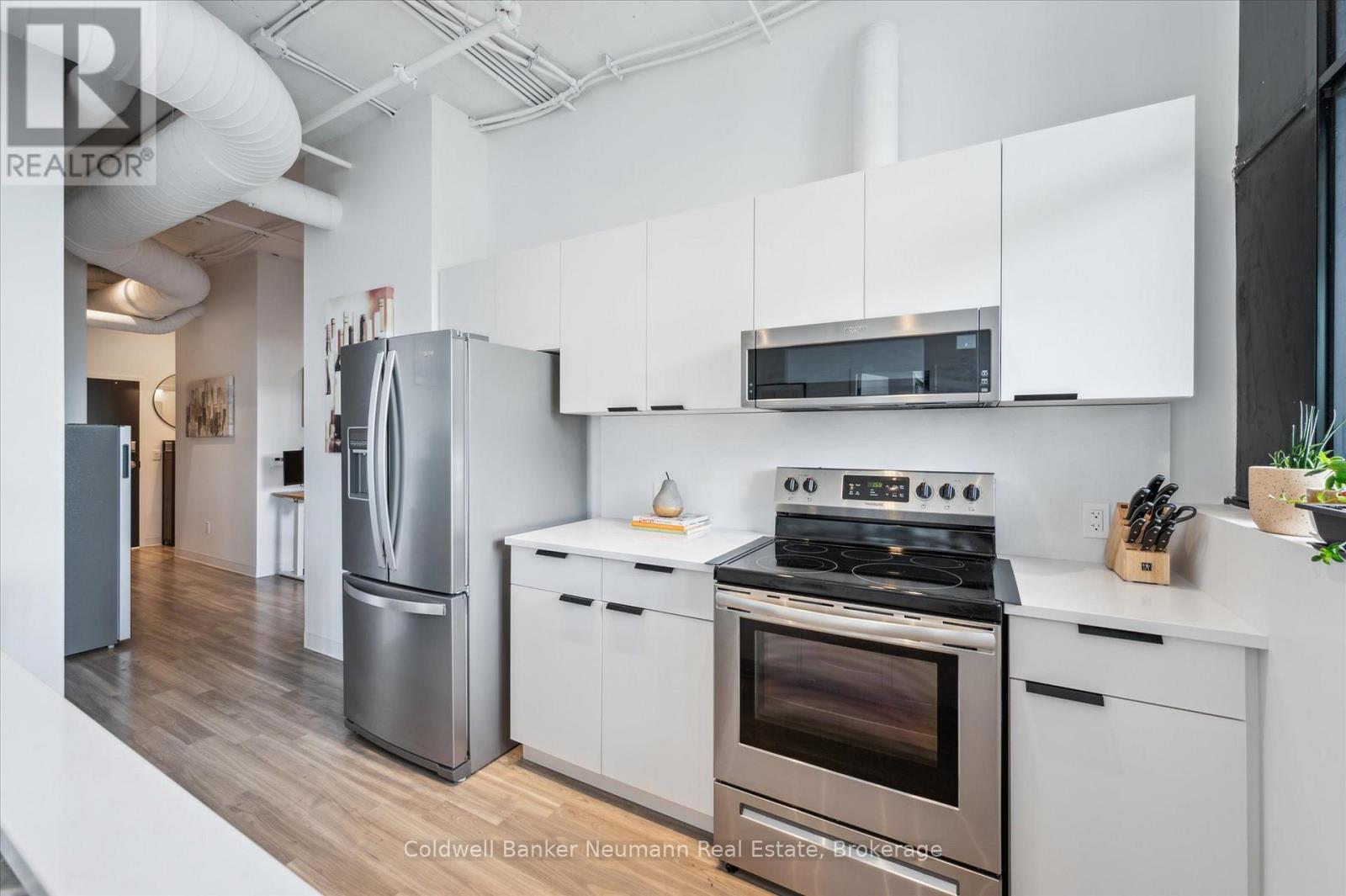 #218 120 HURON STREET - 16