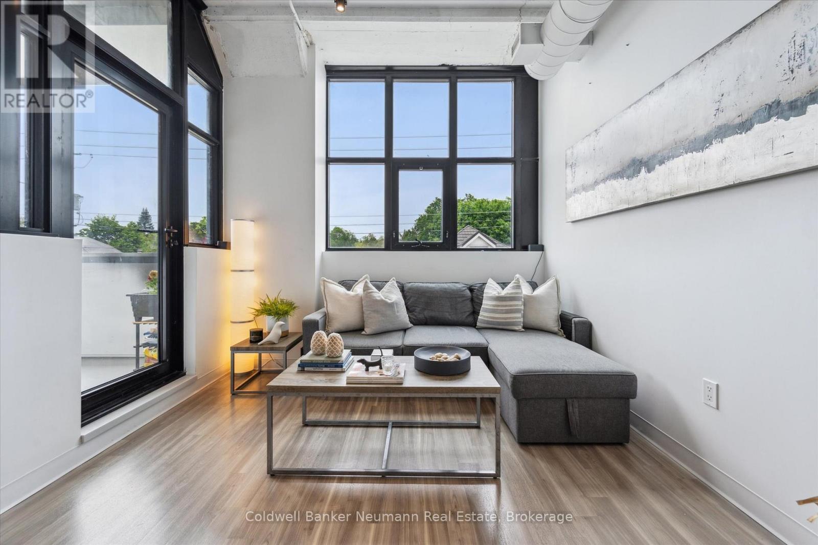 #218 120 HURON STREET - 20