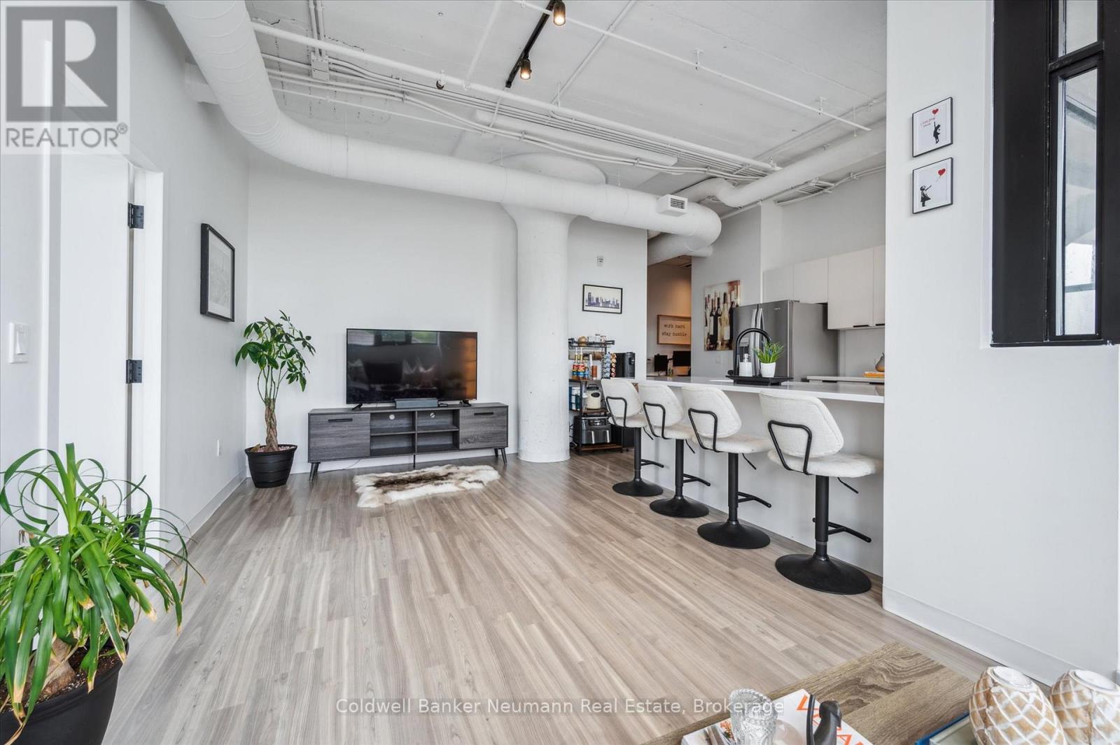 #218 120 HURON STREET - 21