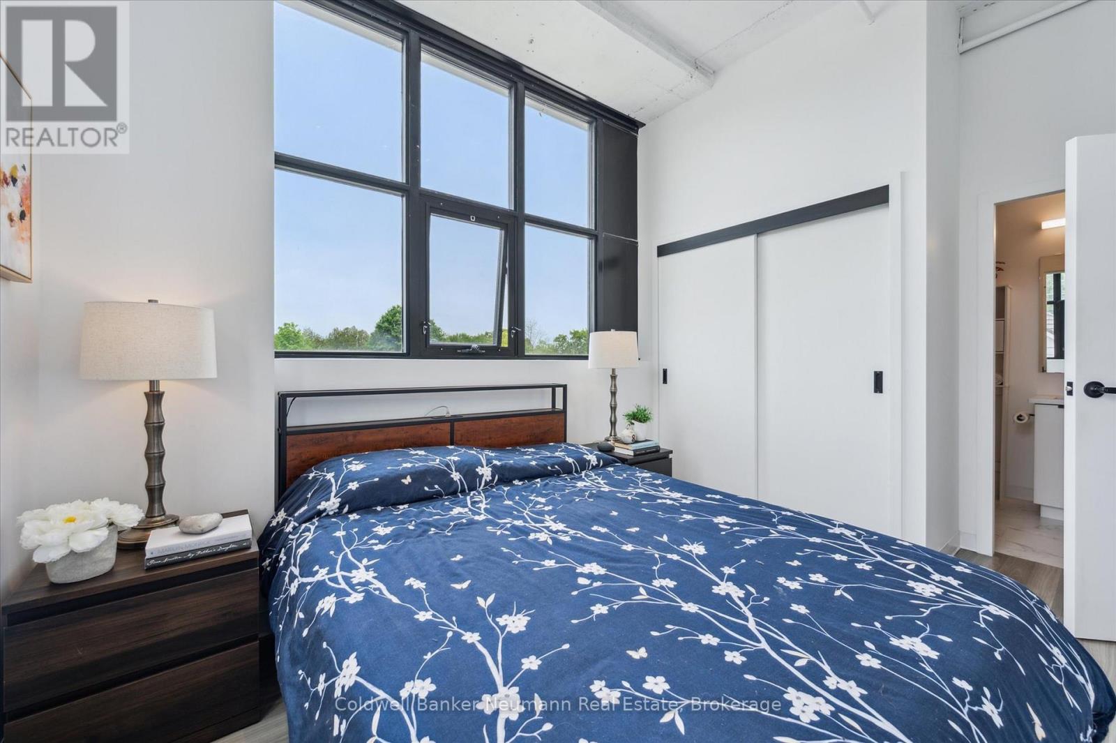#218 120 HURON STREET - 23