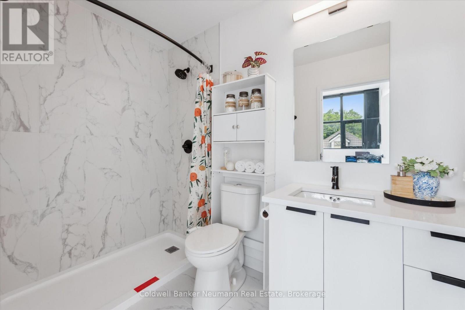 #218 120 HURON STREET - 24