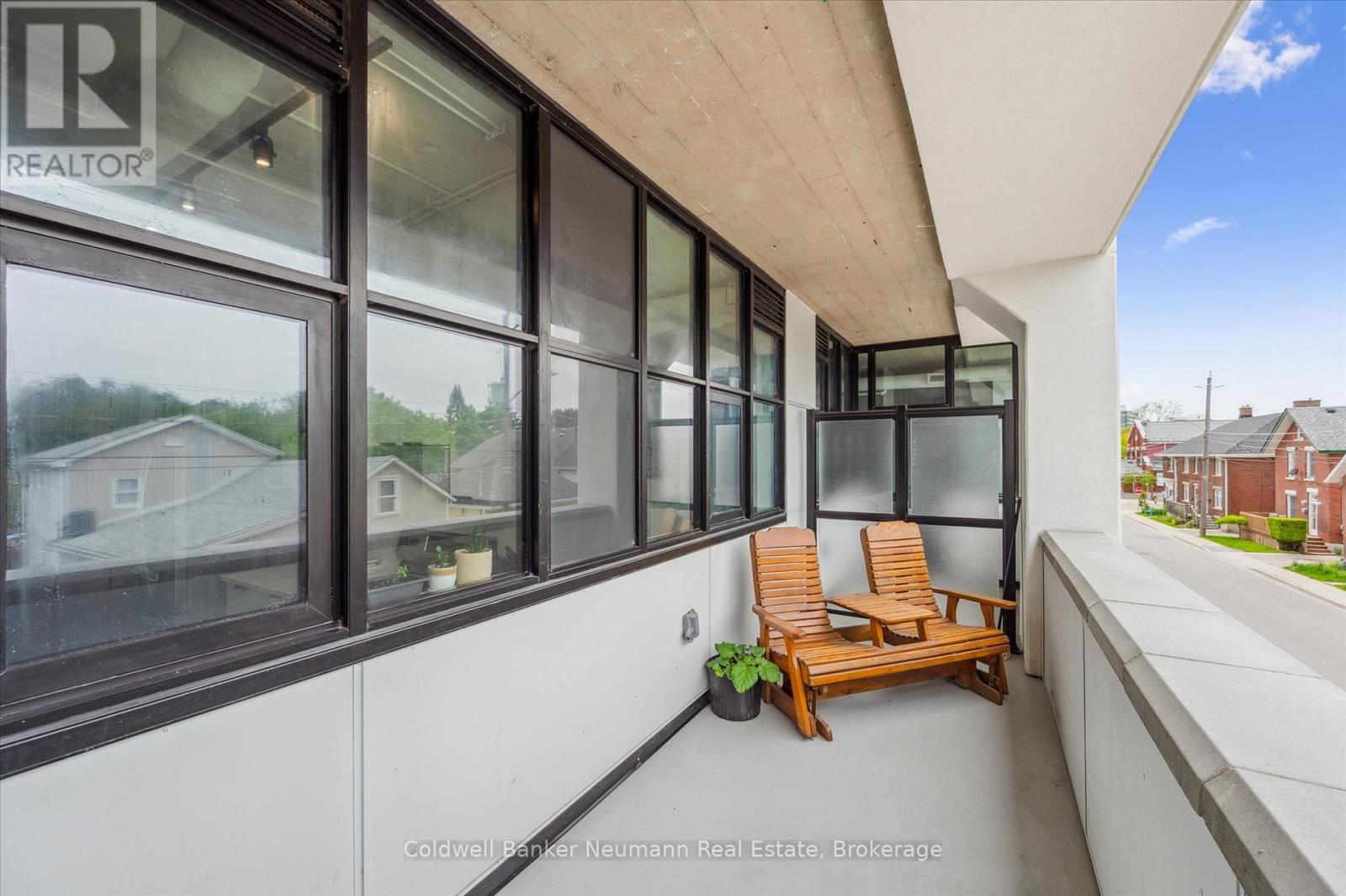 #218 120 HURON STREET - 25