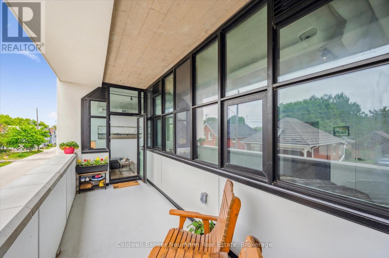 #218 120 HURON STREET - 26