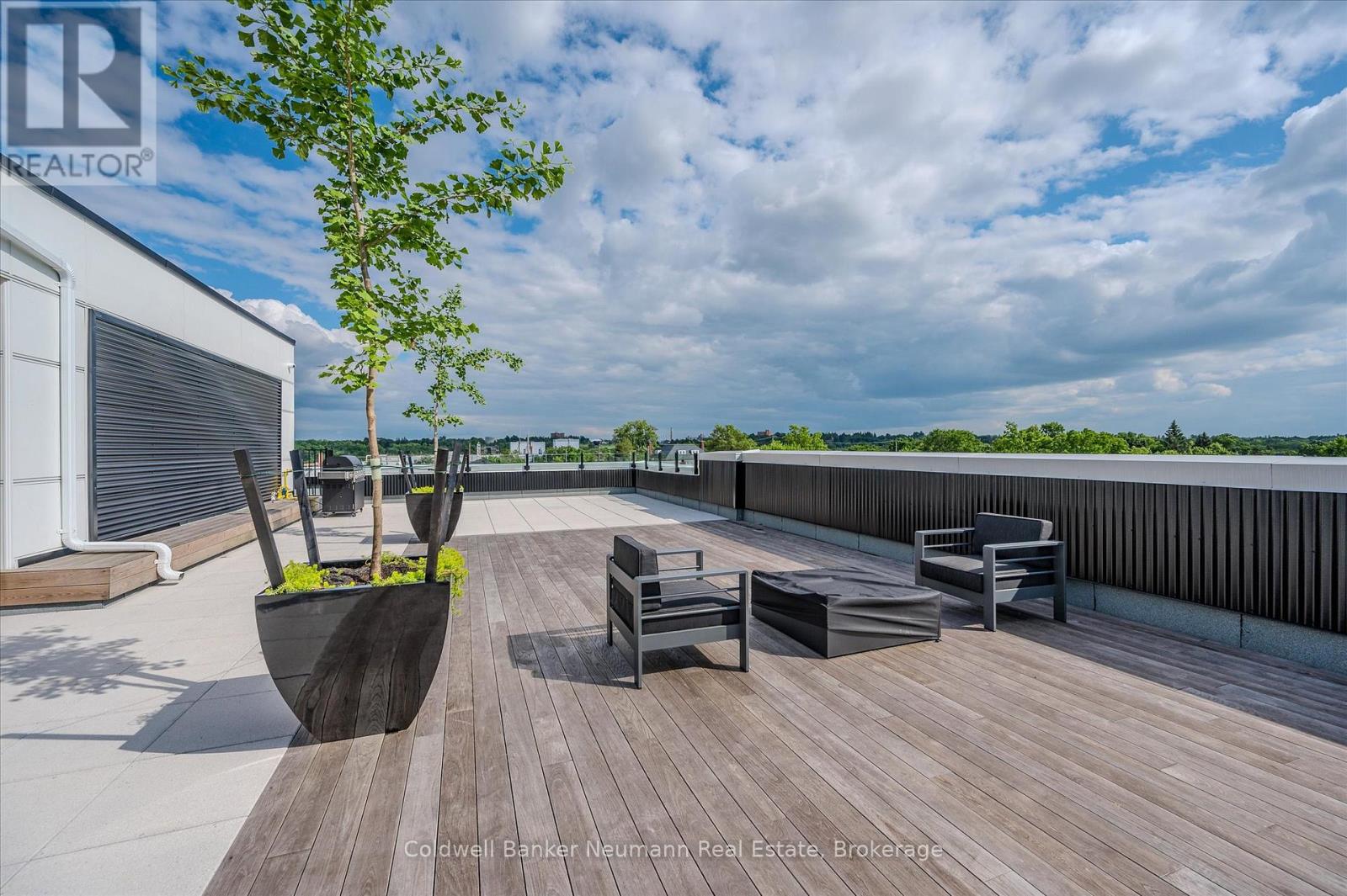 #218 120 HURON STREET - 27