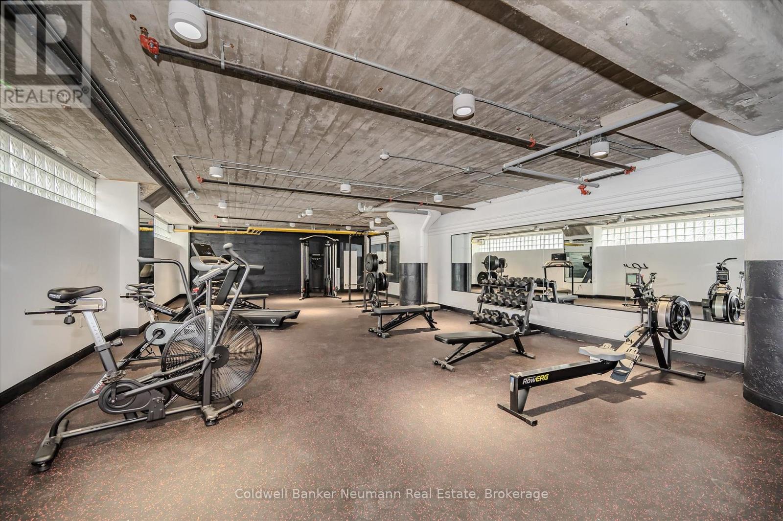 #218 120 HURON STREET - 31