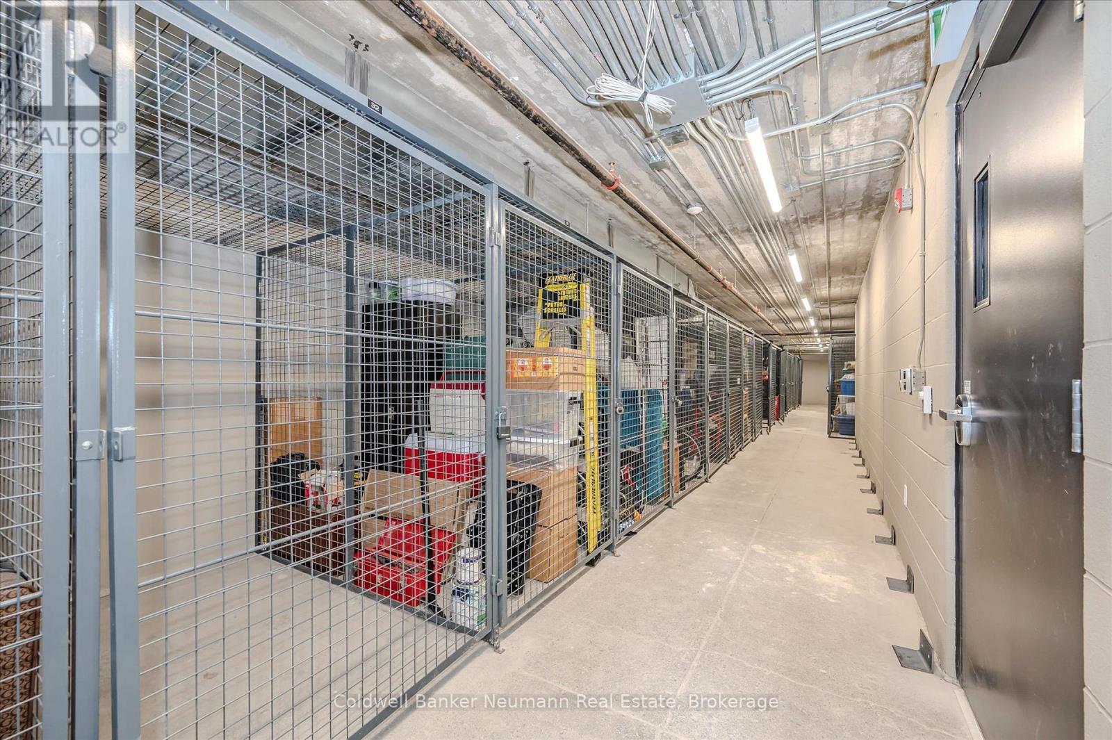 #218 120 HURON STREET - 32