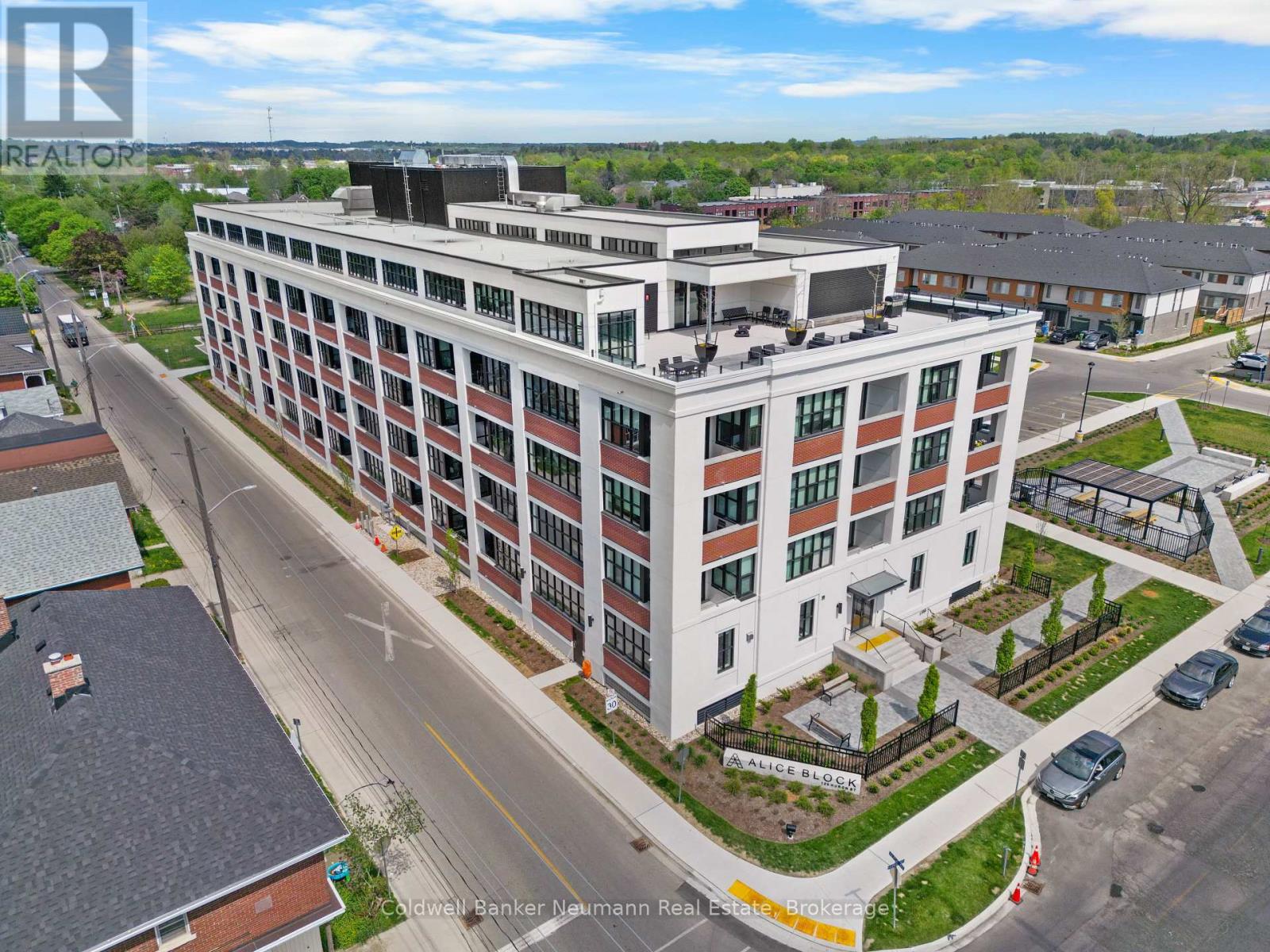 #218 120 HURON STREET - 36