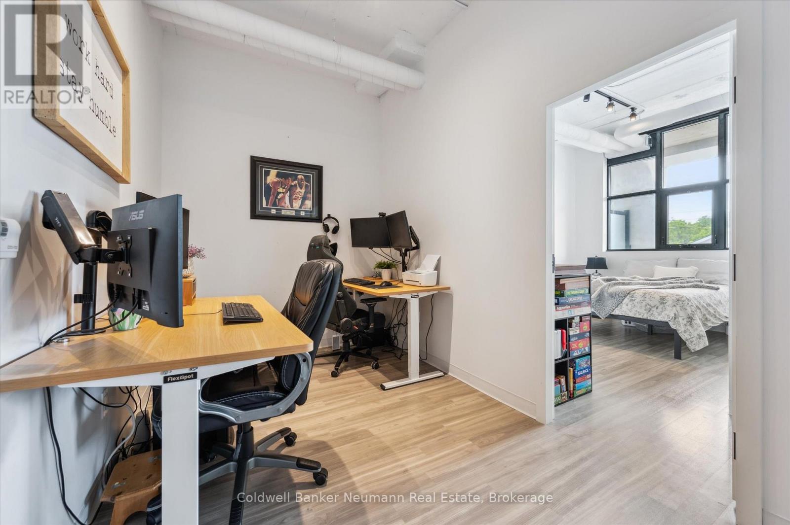 #218 120 HURON STREET - 5