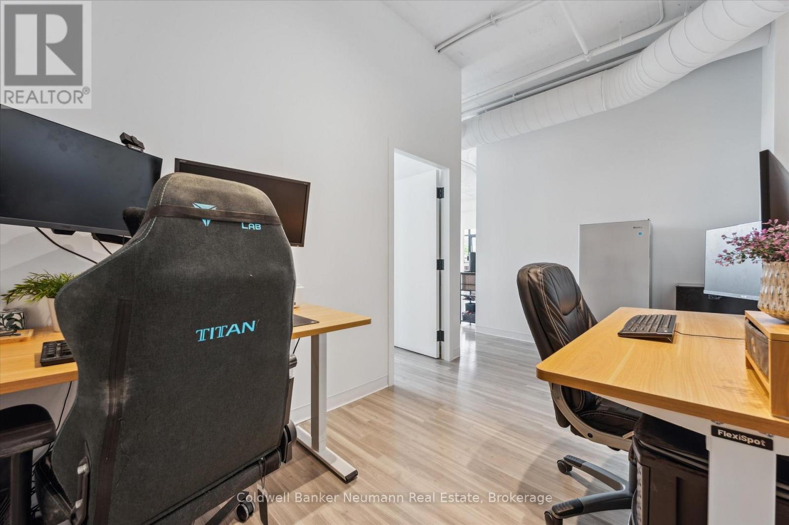 #218 120 HURON STREET - 7
