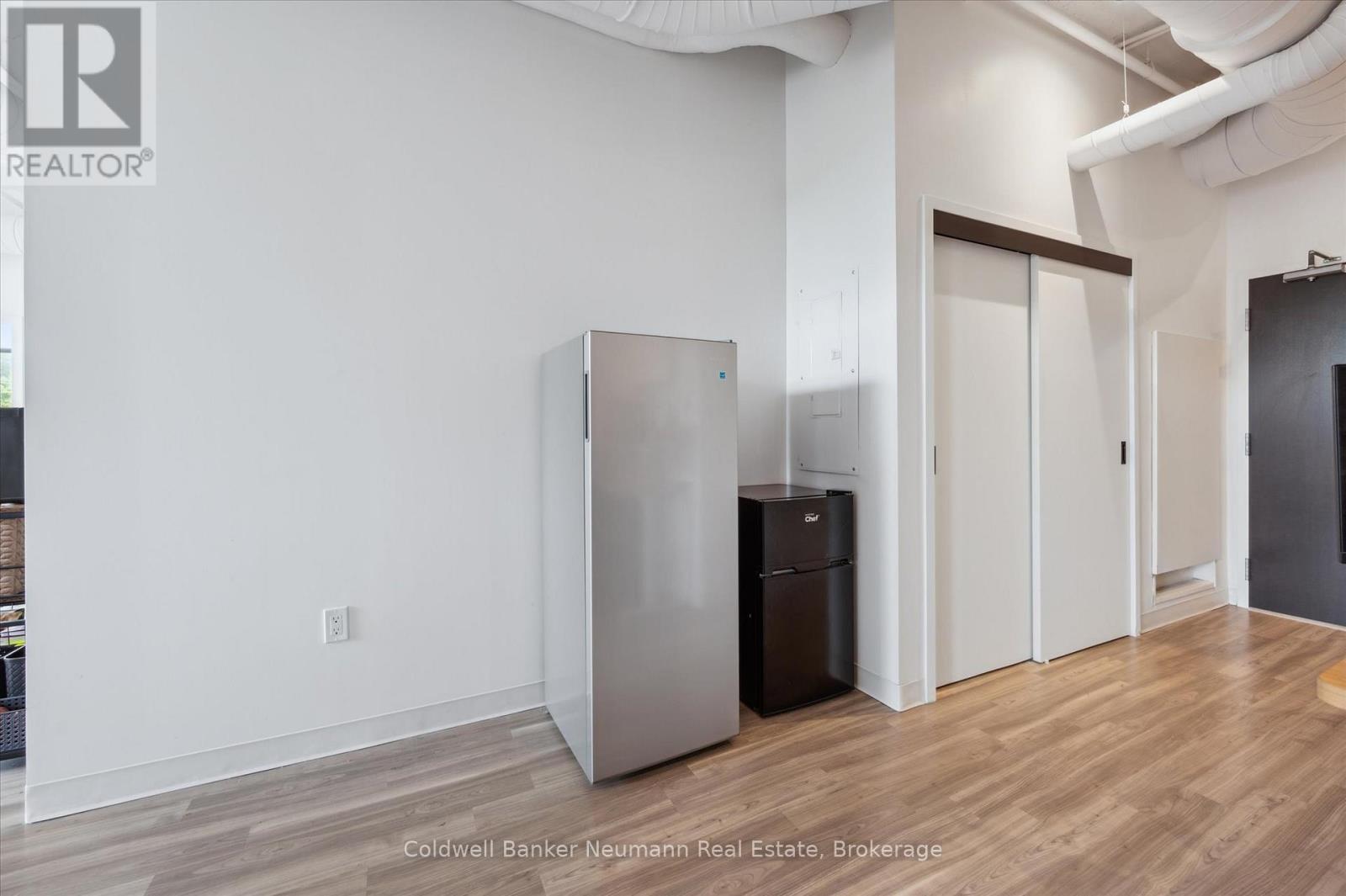 #218 120 HURON STREET - 8
