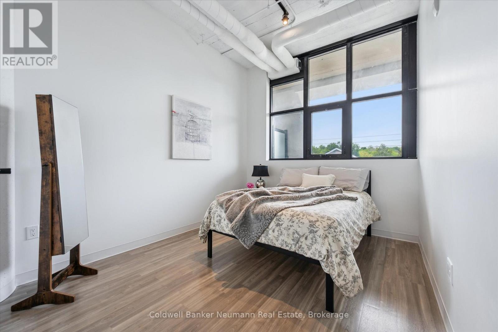 #218 120 HURON STREET - 9