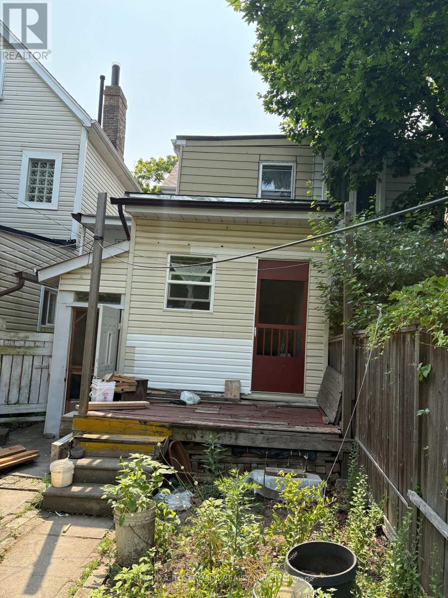 293 PAPE AVENUE - Image 4