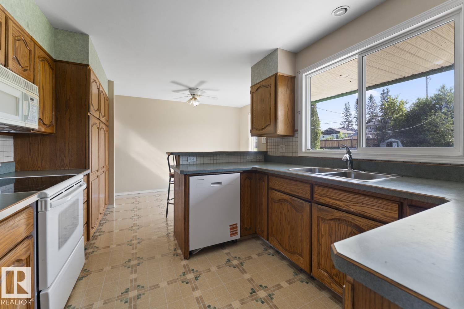 315 Lakeshore DR - 12